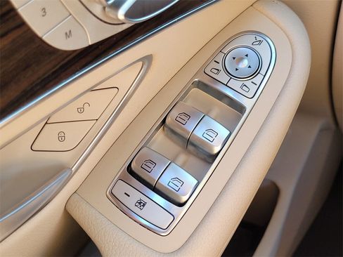 Used 2022 Mercedes-Benz GLC 300 image 21