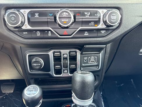 Used 2025 Jeep Gladiator Sport AWD/4WD image 20