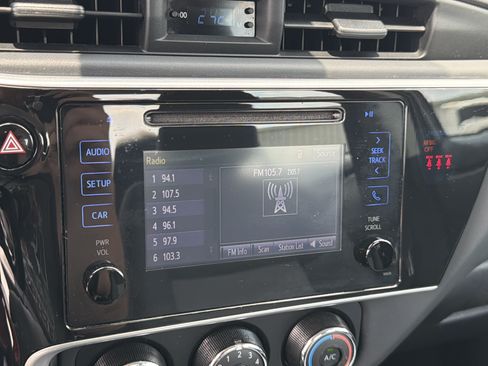 Used 2018 Toyota Corolla L FWD image 33