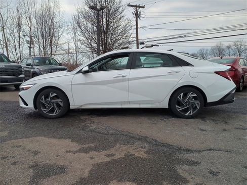 Certified 2025 Hyundai Elantra SEL image 6
