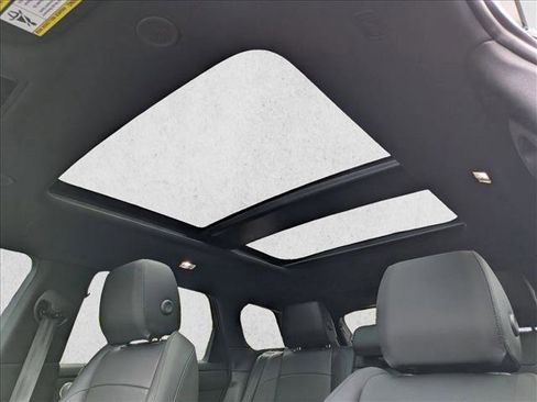 Used 2025 Land Rover Range Rover Evoque Dynamic SE image 16