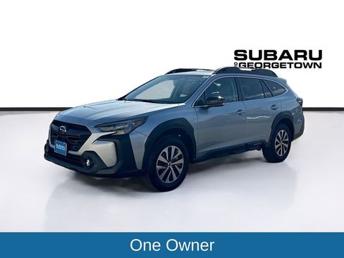 Used 2025 Subaru Outback Premium image 3