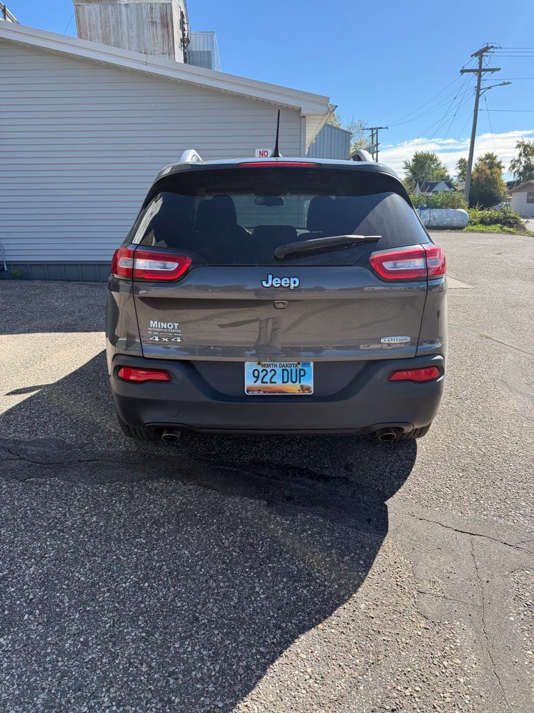 Used 2014 Jeep Cherokee Latitude w/ Comfort/Convenience Group AWD/4WD image 3
