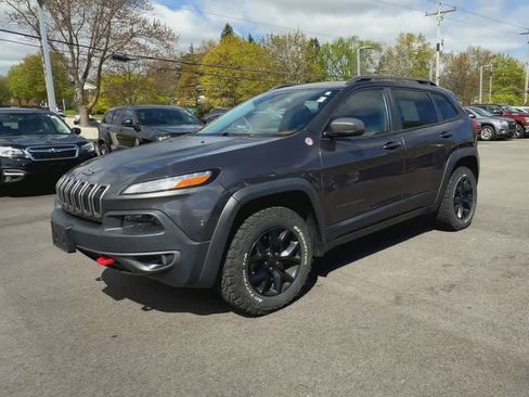 Used 2015 Jeep Cherokee Trailhawk w/ Comfort/Convenience Group AWD/4WD image 4