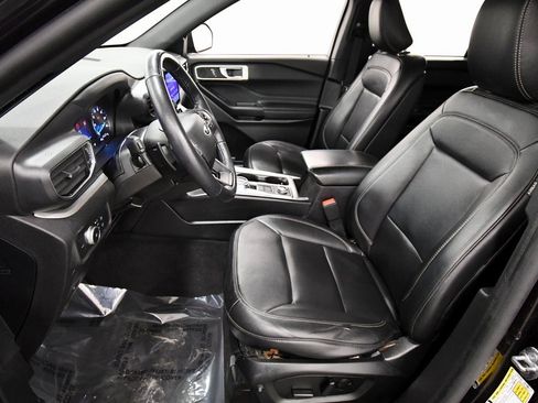 Used 2020 Ford Explorer XLT w/ Equipment Group 202A image 13