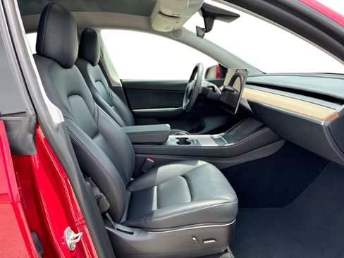 Certified 2021 Tesla Model Y Long Range AWD/4WD image 13
