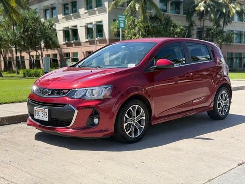 Used 2018 Chevrolet Sonic LT w/ Convenience Package FWD image 3