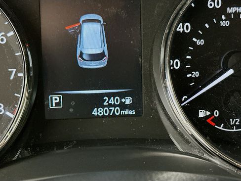 Used 2017 Nissan Rogue SV w/ SV Premium Package FWD image 18