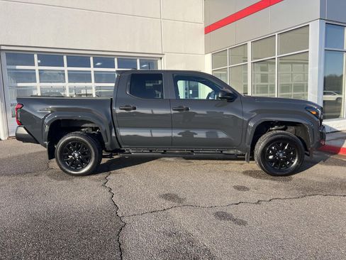 Used 2024 Toyota Tacoma SR image 14