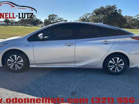 Used 2019 Toyota Prius Prime Advanced image 3