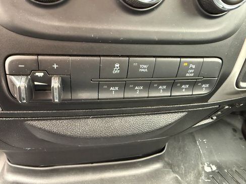 Used 2018 RAM 2500 SLT w/ Snow Chief Group AWD/4WD image 45