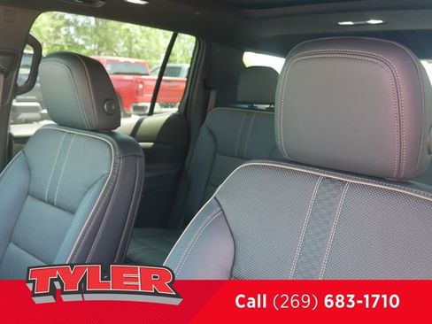 New 2026 Chevrolet Traverse High Country w/ LPO, Floor Liner Package AWD/4WD image 39