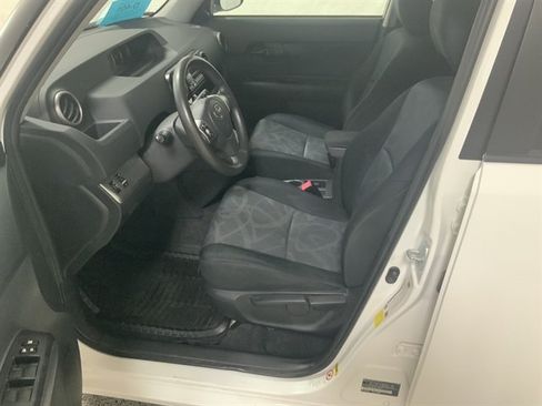 Used 2011 Scion xB FWD image 14
