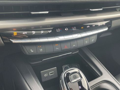 Certified 2024 Cadillac XT4 Premium Luxury FWD image 21