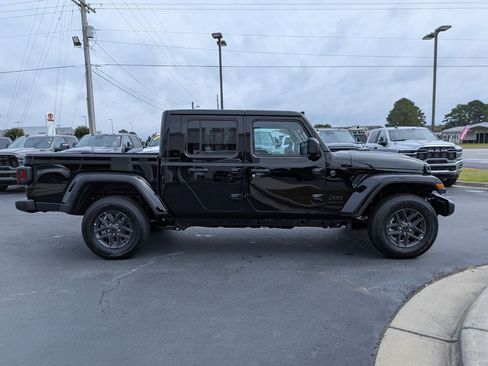 New 2025 Jeep Gladiator Sport image 4