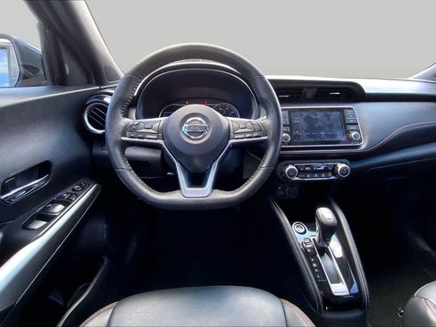 Used 2019 Nissan Kicks SR w/ SR Premium Package FWD image 6