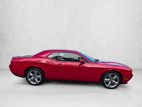 Used 2013 Dodge Challenger R/T RWD image 4