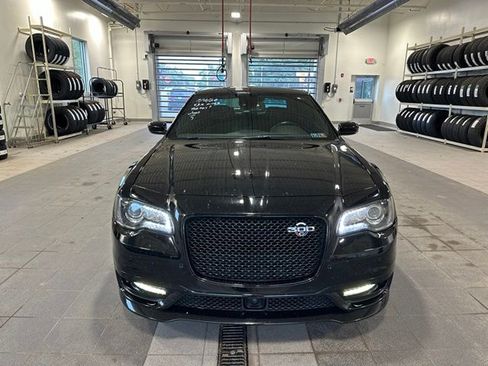 Used 2023 Chrysler 300 C RWD image 2