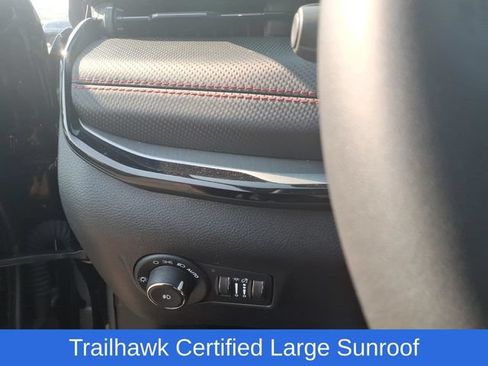 Certified 2025 Jeep Compass Trailhawk w/ Sun & Sound Group AWD/4WD image 21