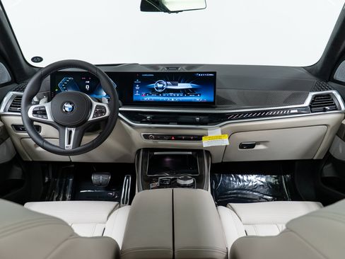 Used 2026 BMW X7 M60i AWD/4WD image 16