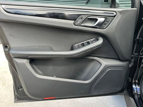 Certified 2023 Porsche Macan Turbo image 19