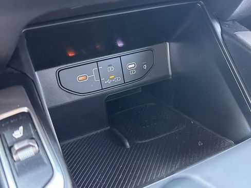 Used 2025 Kia Sorento S FWD image 28