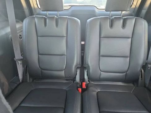 Used 2015 Ford Explorer XLT w/ Equipment Group 202A AWD/4WD image 12