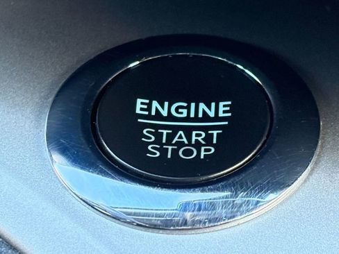 Used 2022 Ford Explorer XLT w/ Equipment Group 202A image 16