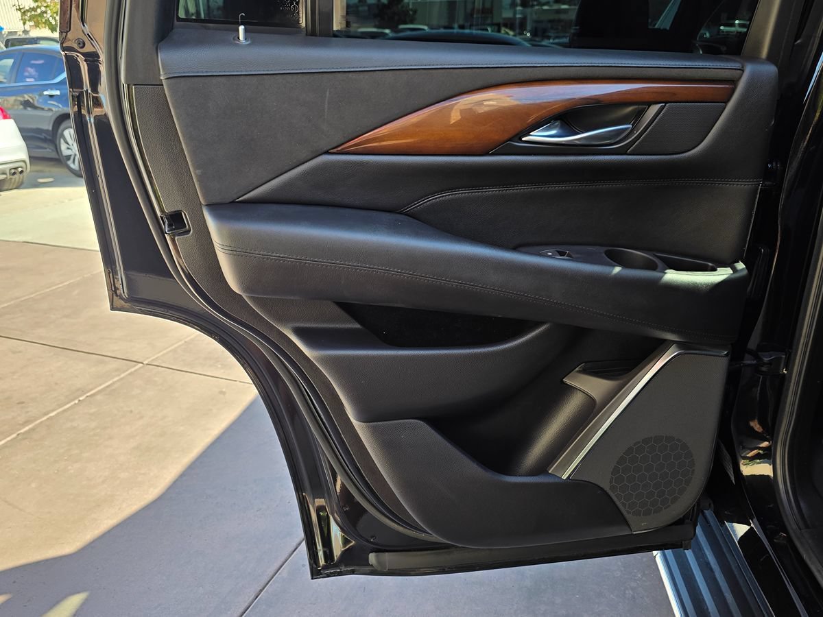 Used 2018 Cadillac Escalade Luxury RWD image 30