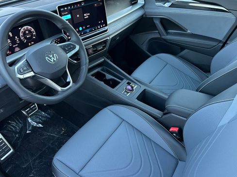 New 2026 Volkswagen Tiguan SE R-Line FWD image 10