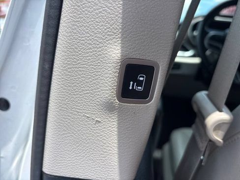 Used 2019 Chrysler Pacifica Touring-L Plus w/ Tire & Wheel Group FWD image 39
