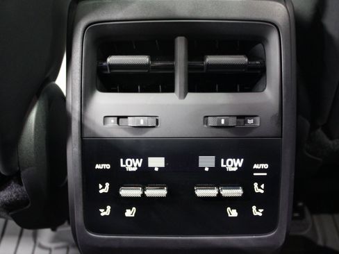 Certified 2024 Porsche Macan 4 Electric image 20