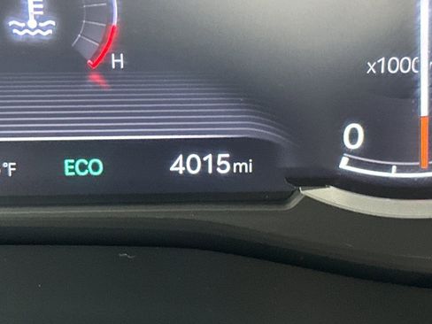 Used 2026 Genesis G70 2.5T image 26