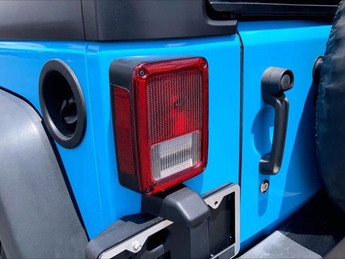 Used 2017 Jeep Wrangler Unlimited Rubicon w/ Connectivity Group AWD/4WD image 29