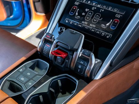 Used 2019 Lamborghini Urus AWD/4WD image 5