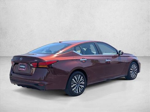 Used 2023 Nissan Altima 2.5 SV FWD image 5