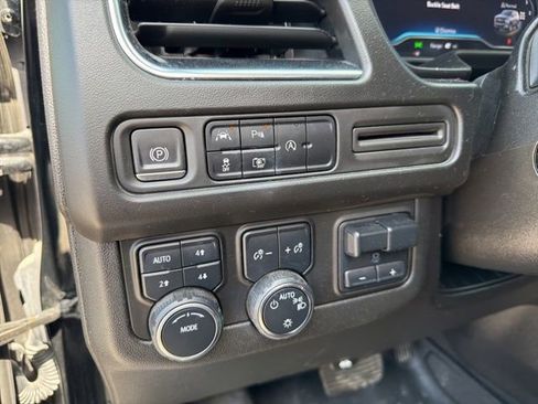 Used 2023 Chevrolet Suburban RST w/ Sport Performance Package image 26