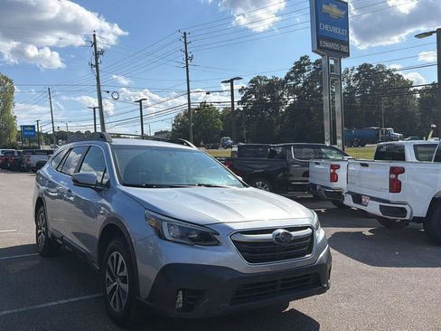 Used 2020 Subaru Outback Premium AWD/4WD image 4