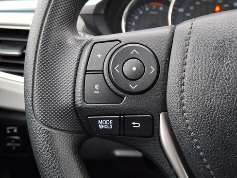 Used 2014 Toyota Corolla LE image 23