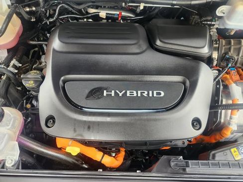 Used 2023 Chrysler Pacifica Touring-L FWD image 27