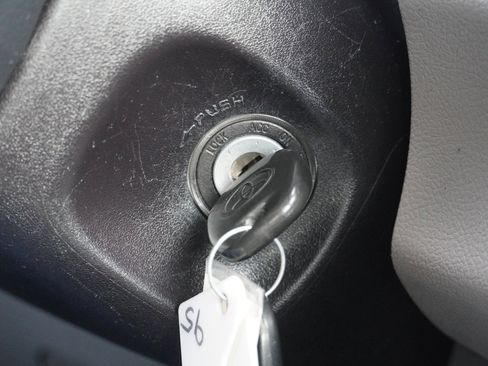 Used 2018 Toyota Sienna LE image 37