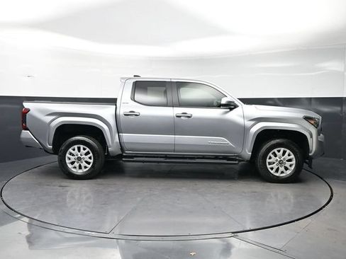 Used 2025 Toyota Tacoma SR5 RWD image 4