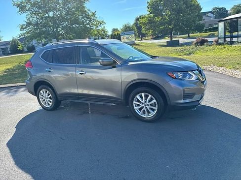 Used 2017 Nissan Rogue SV AWD/4WD image 3