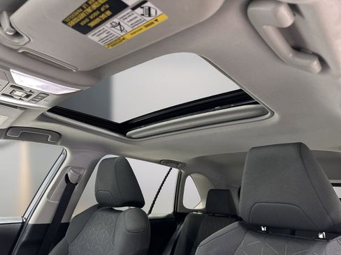 Used 2022 Toyota RAV4 XLE w/ Convenience Package image 8