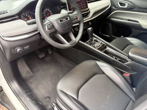 Used 2024 Jeep Compass Latitude AWD/4WD image 12