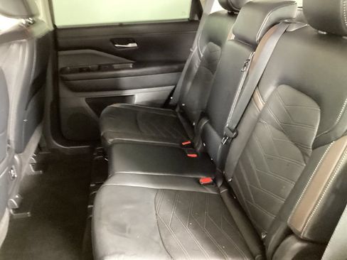 Used 2023 Nissan Pathfinder Platinum w/ Cargo Package AWD/4WD image 24