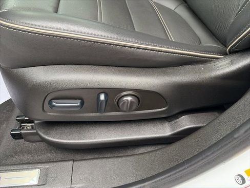 Used 2023 GMC Acadia Denali w/ Denali Technology Package image 10