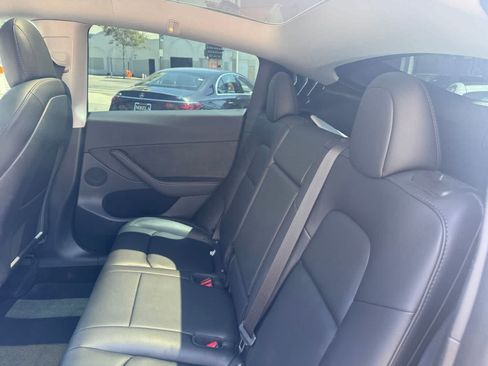 Used 2022 Tesla Model Y Long Range AWD/4WD image 5