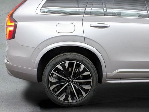 New 2026 Volvo XC90 B6 Plus w/ Protection Package Premier image 34
