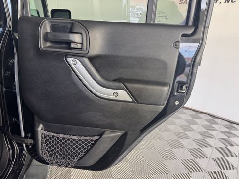 Used 2015 Jeep Wrangler Unlimited Sahara w/ Connectivity Group AWD/4WD image 21
